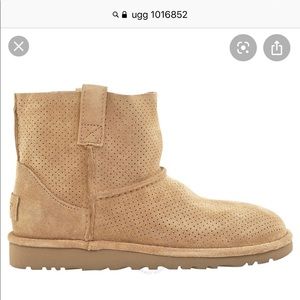 NWOT! Ugg Tan Mini Boots